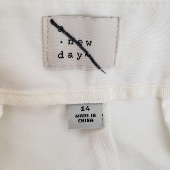 A New Day White Pullon Zip Button Shorts Sz 14 - Picture 4 of 9